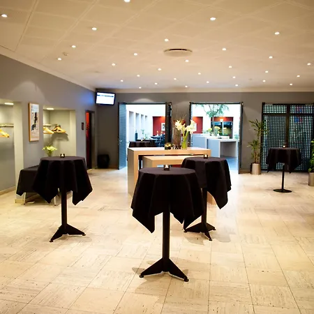 Hotel Svendborg מלון 4*