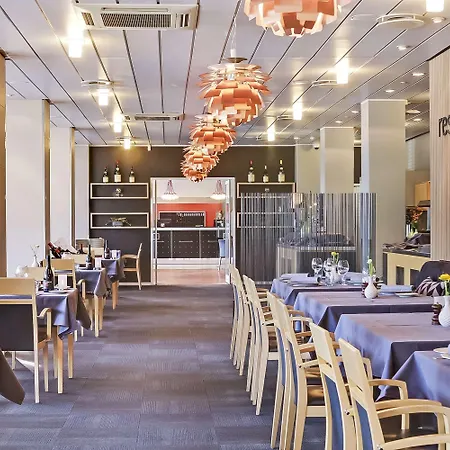 Hotel Svendborg מלון 4*